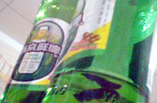 燕京啤酒喝出死黃蜂
