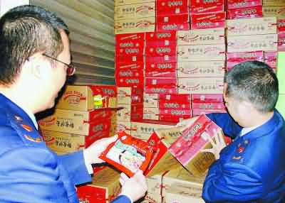廈門泡麵遭遇“李鬼” 外包裝幾乎亂真被工商部門查獲